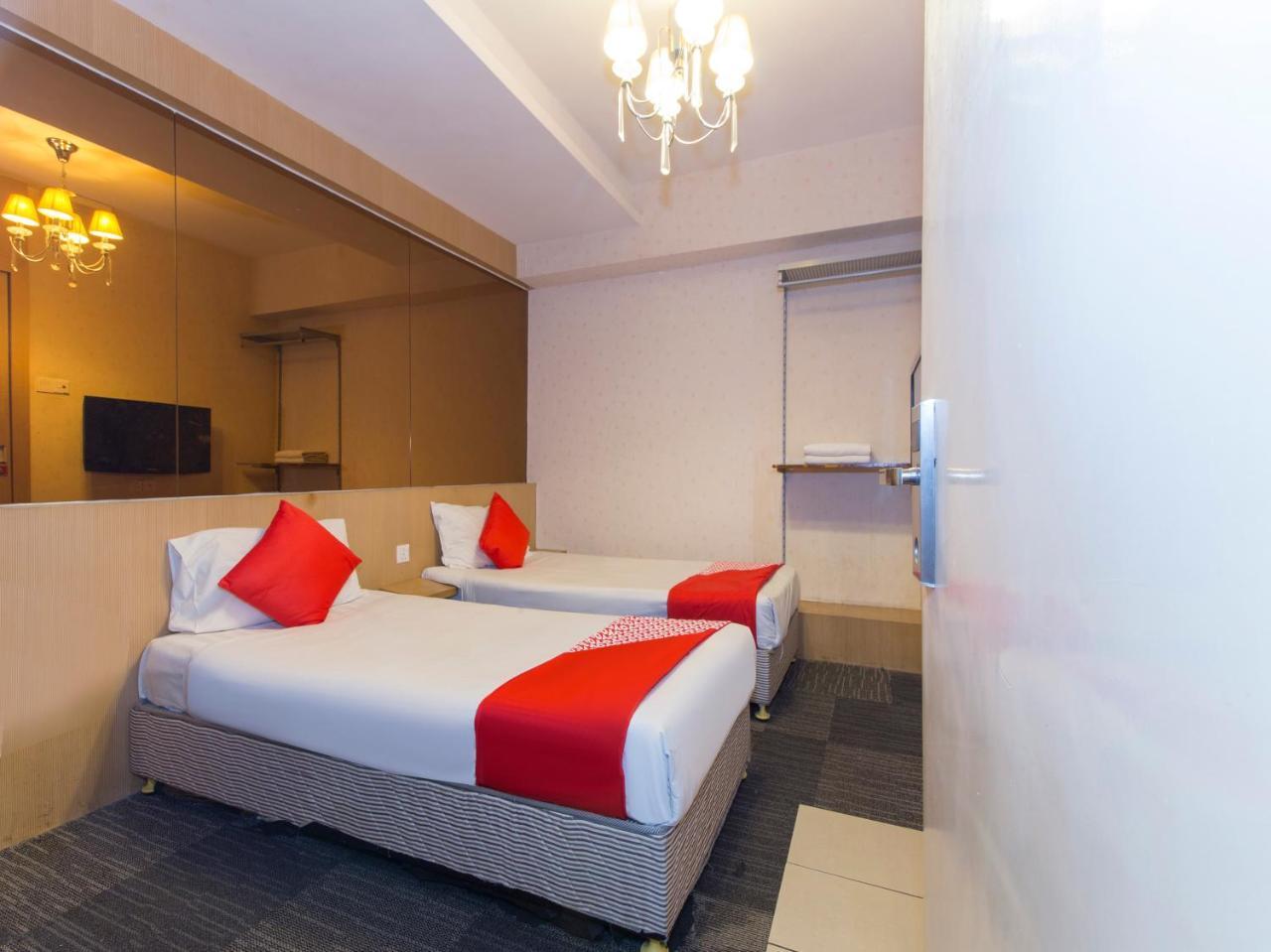 The Crown Borneo Hotel Kota Kinabalu Exterior photo